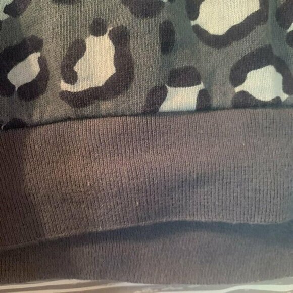 Mini Boden Leopard Print Sweatshirt 2-3 - Picture 4 of 6